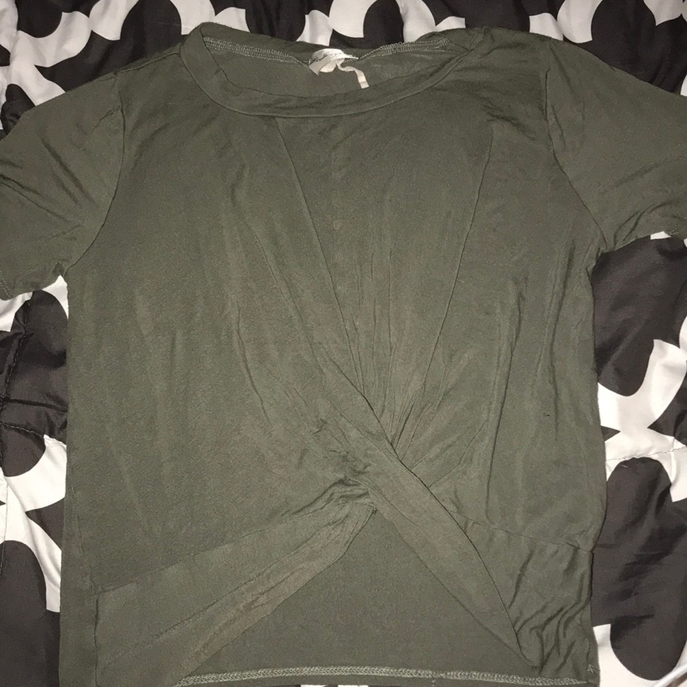 Green front twist tee💚